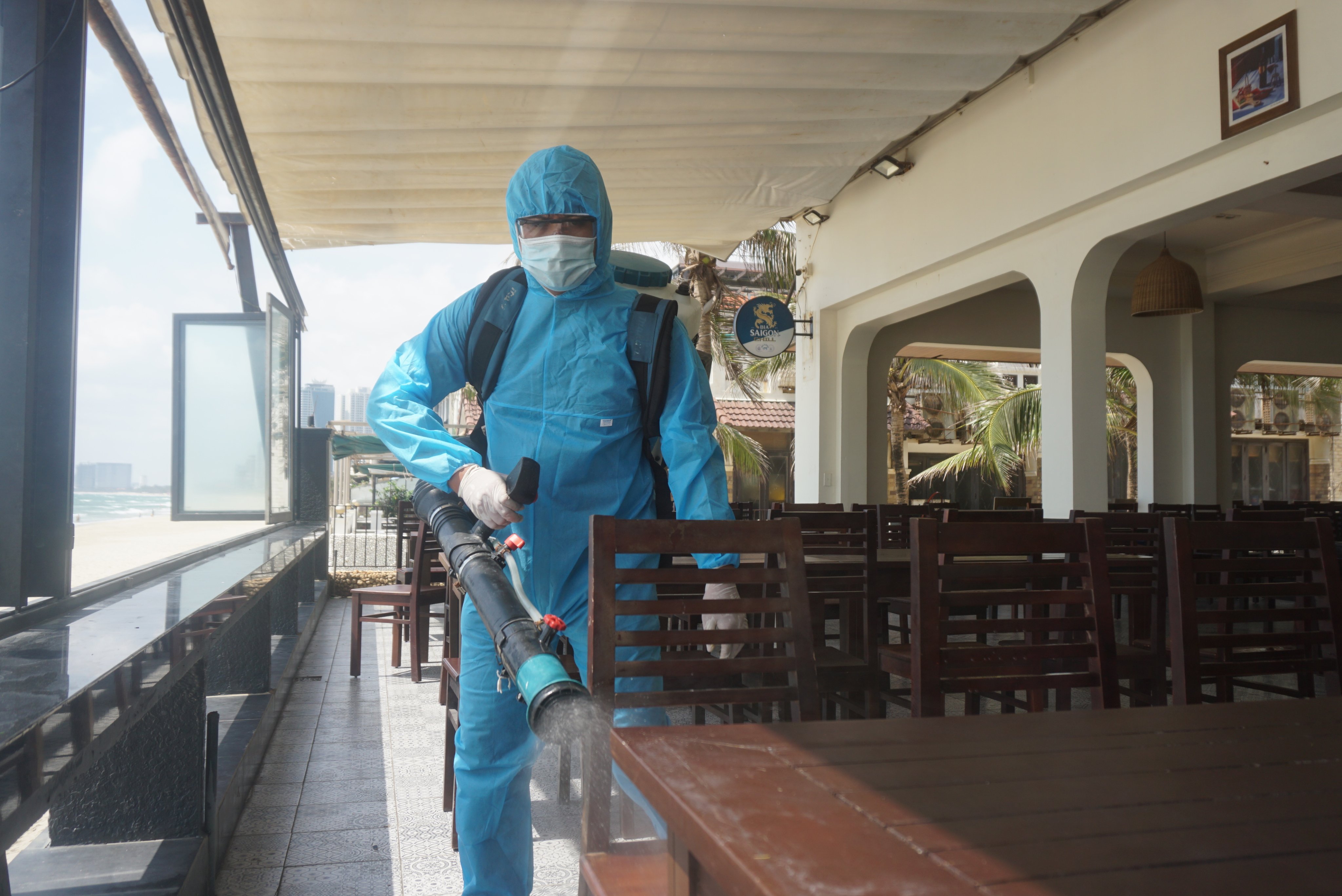 A medical worker spraying chemicals to kill adult mosquitoes in order to combat dengue infections in Son Tra District. Photo: PHAN CHUNG