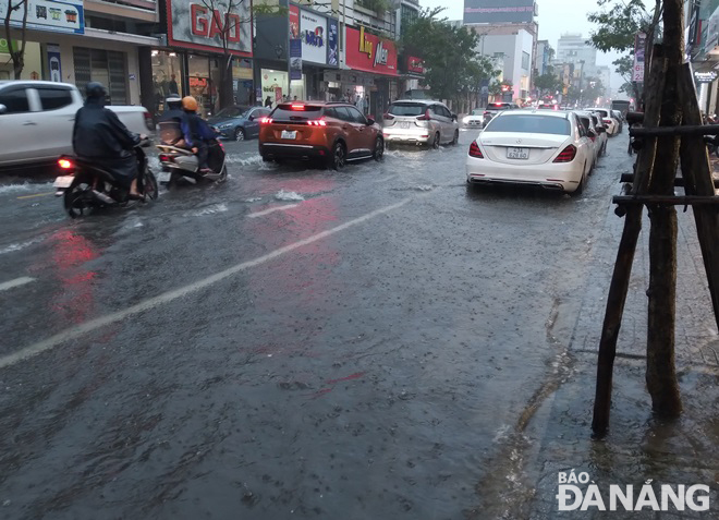   Flooded Le Duan Street. Photo: HOANG HIEP