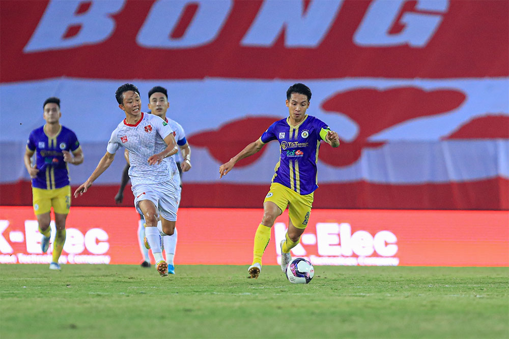 Đánh bại Hà Nội FC ở vòng đấu thứ 21, Hải Phòng (áo trắng) giúp những vòng đấu cuối V-League 2022 “nóng” ở hai đầu bảng xếp hạng. Ảnh: P.N	