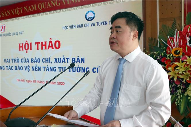 PGS.TS Phạm Minh Tuấn, Giám đốc - Tổng Biên tập Nhà xuất bản Chính trị quốc gia Sự thật phát biểu đề dẫn. Ảnh: Thanh Vân/TTXVN