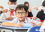Khám sàng lọc mắt cho hơn 580 học sinh xã Hòa Bắc