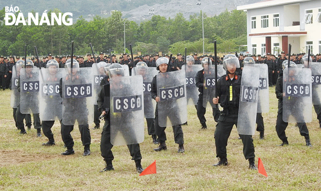 Khóa huấn luyện tiểu đoàn cảnh sát cơ động dự bị chiến đấu