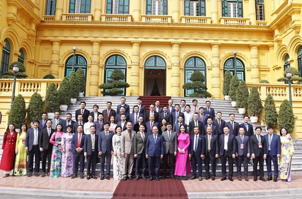 Chủ tịch nước Nguyễn Xuân Phúc gặp mặt đoàn đại biểu doanh nhân Sao Đỏ