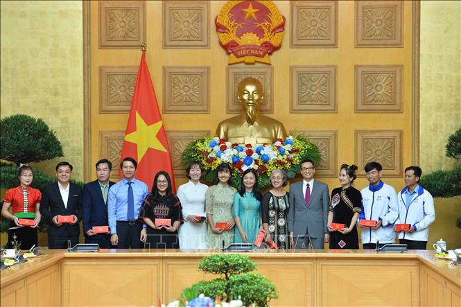 Phó Thủ tướng Vũ Đức Đam: Càng những nơi khó khăn, càng phải đầu tư cho giáo dục