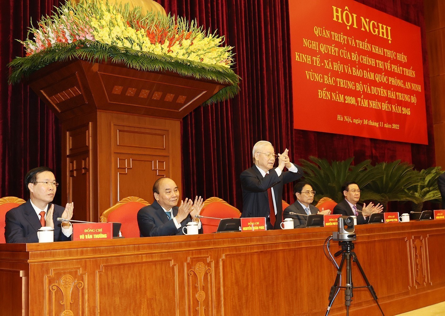 Tổng Bí thư Nguyễn Phú Trọng chủ trì hội nghị về phương hướng phát triển vùng Bắc Trung Bộ và duyên hải Trung Bộ