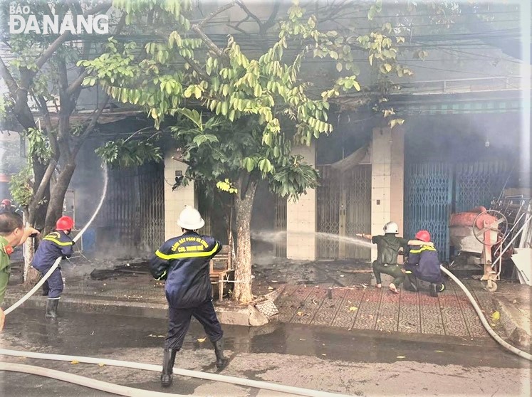 Cháy nhà trên đường Trường Chinh