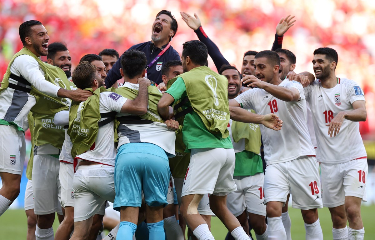 World Cup 2022, bảng B: Đội tuyển Iran giành chiến thắng siêu kịch tính trước Xứ Wales