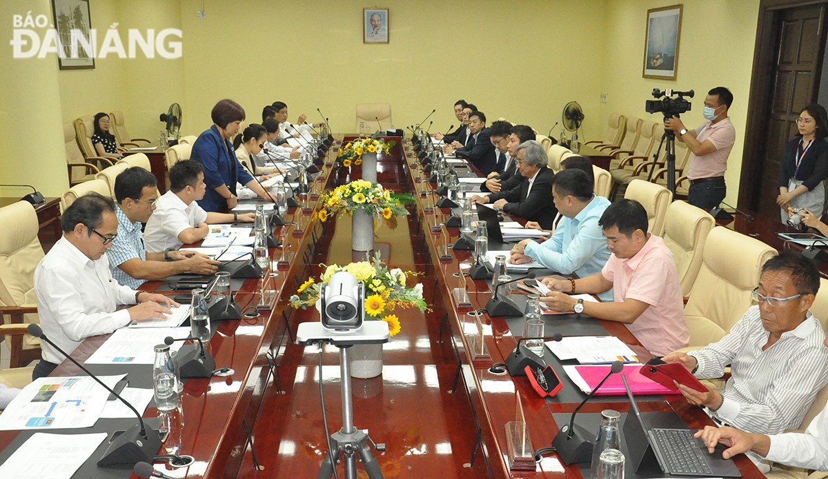 The meeting between leaders of Da Nang government along with relevant agencies and Japanese businesses. Photo: THANH LAN