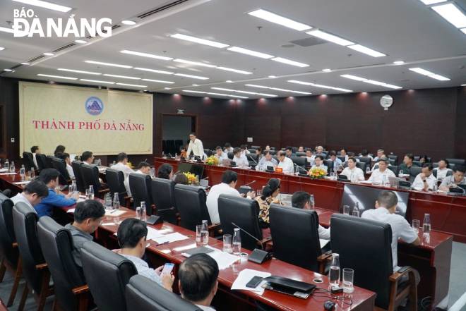 The scene of the working session between the delegation of the Ministry of Industry and Trade and the Da Nang People's Committee on Friday. Photo: Q.TRANG