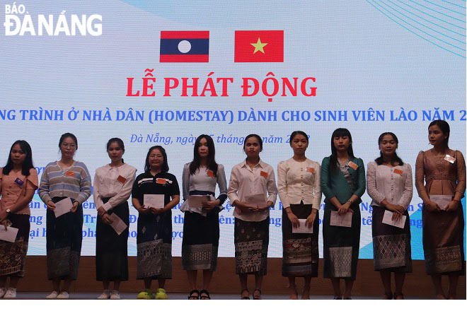 Lao students were presented with gifts at the launching ceremony of the homestay programme on Saturday morning. Photo: NGOC HA