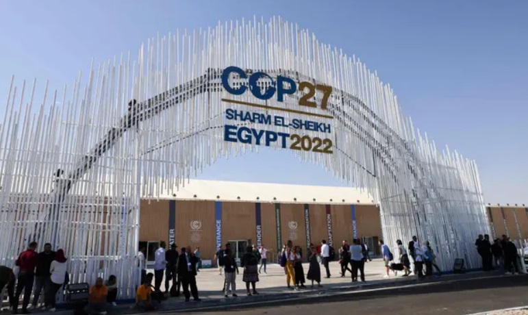 Lối vào chính của địa điểm ở Sharm el-Sheikh, nơi COP27 đang diễn ra. Ảnh: AFP