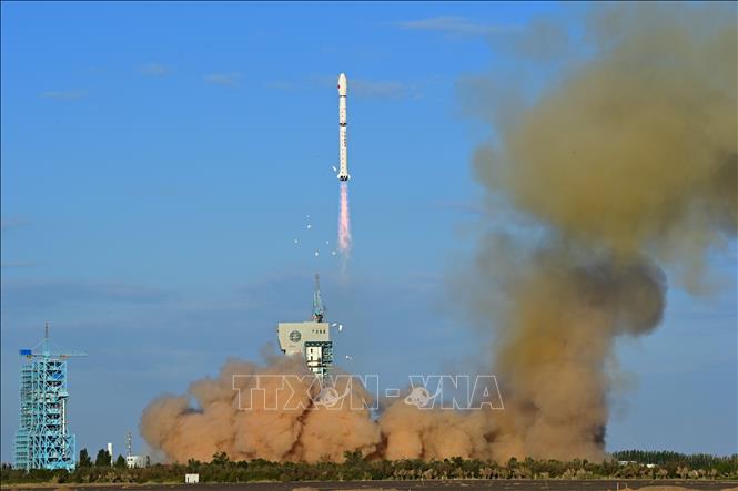 Tên lửa đẩy Trường Chinh-4C mang theo vệ tinh Yaogan-33 02 rời bệ phóng tại Trung tâm Phóng vệ tinh Tửu Tuyền, Tây Bắc Trung Quốc ngày 3-9-2022. Ảnh minh họa: THX/TTXVN