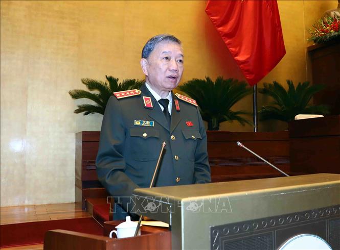 Đại tướng Tô Lâm, Bộ trưởng Bộ Công an trình bày Báo cáo công tác phòng, chống tội phạm và vi phạm pháp luật năm 2022. Ảnh: Phạm Kiên/TTXVN