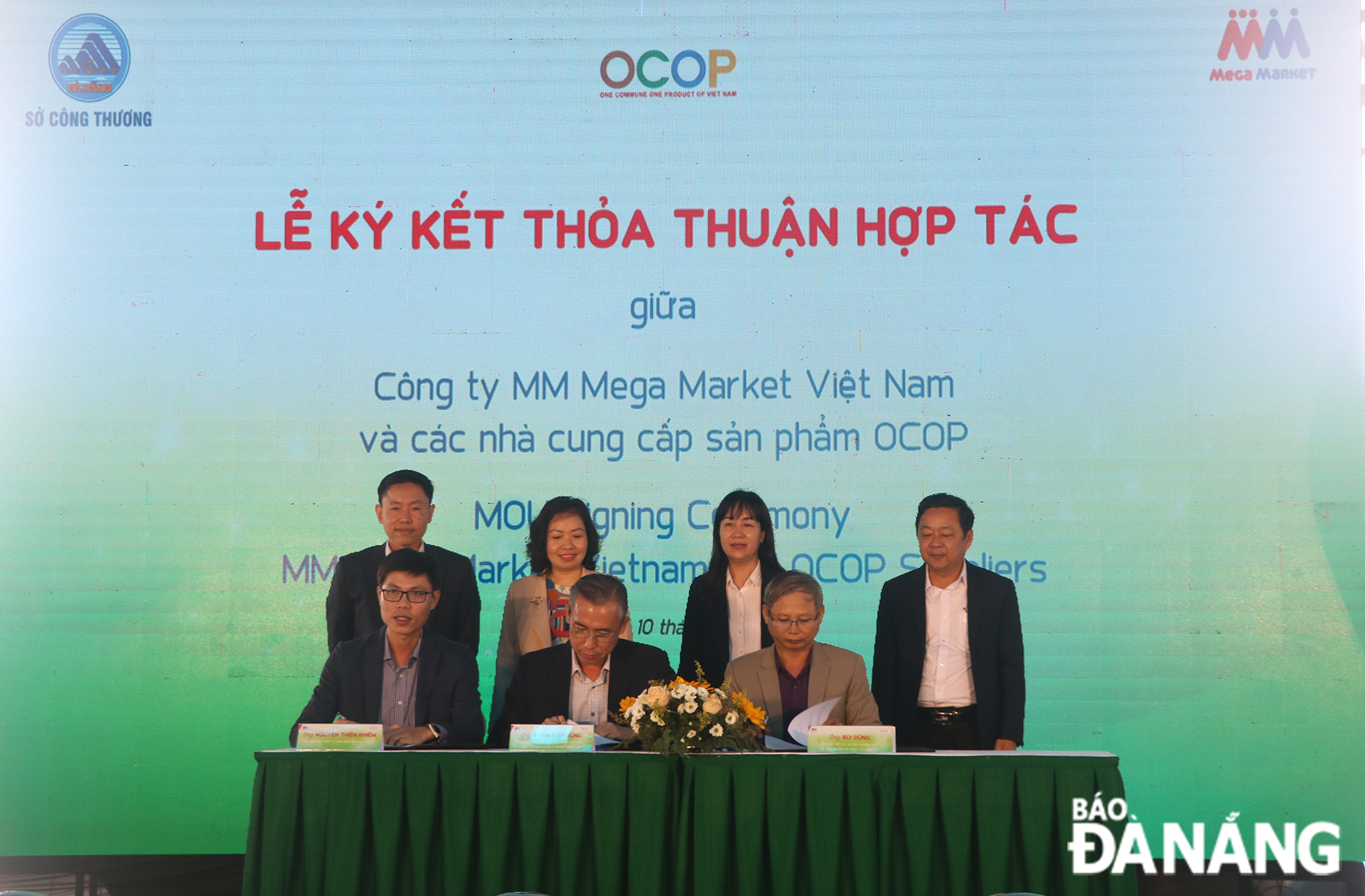 OCOP and typical product producers in Da Nang inked a cooperation agreement with the MM Mega Market Vietnam to bring their goods to the supermarket