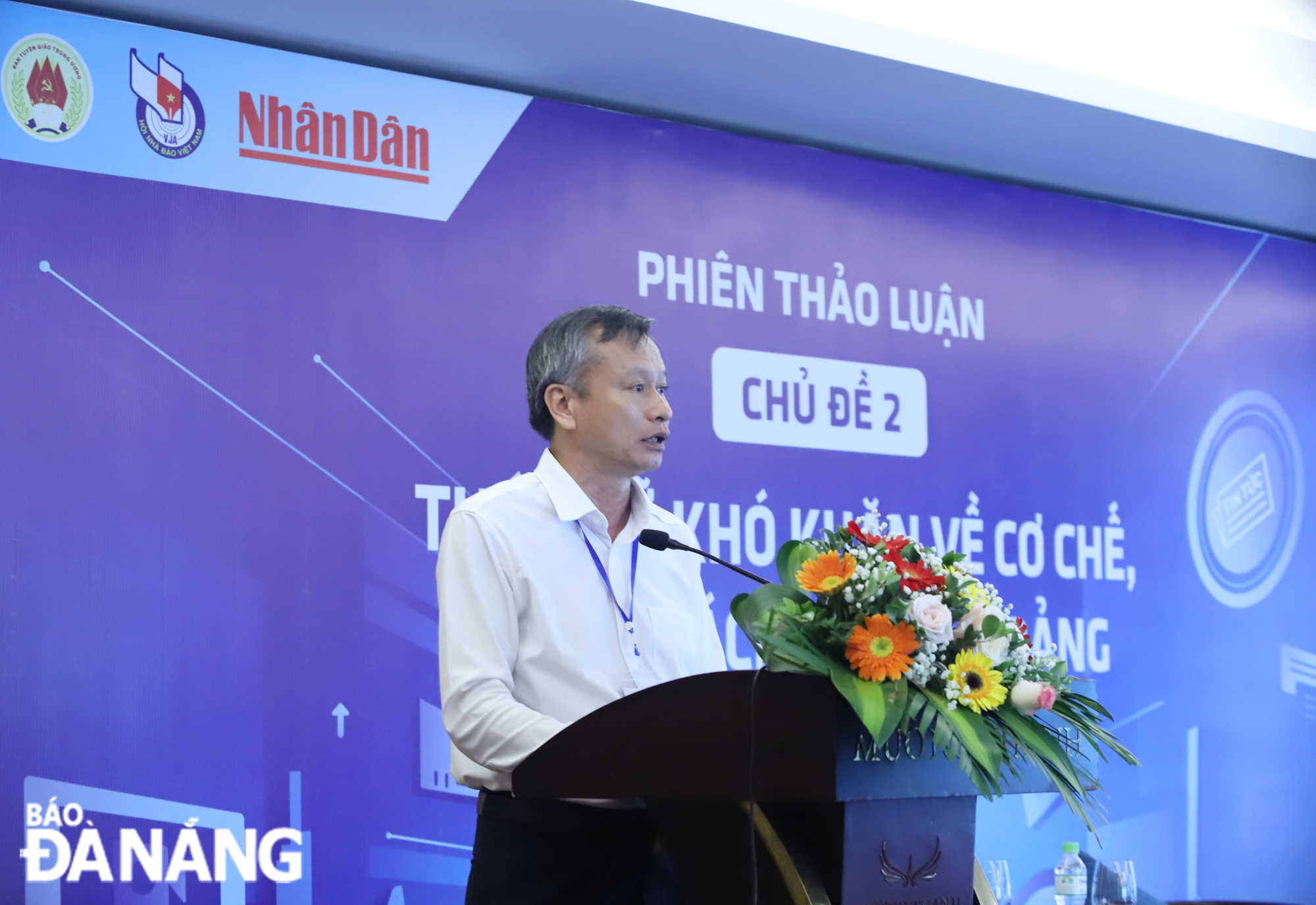 Trưởng ban Tuyên giáo Thành ủy Đoàn Ngọc Hùng Anh phát biểu thảo luận. Ảnh: NGỌC PHÚ