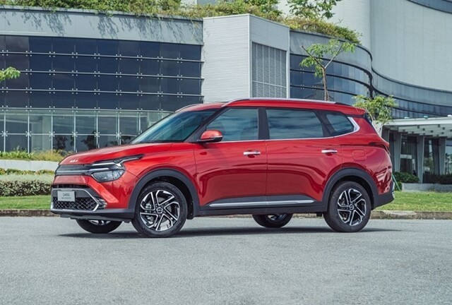 Kia Carens có kiểu dáng SUV hơn (Ảnh Giaxeoto.vn)