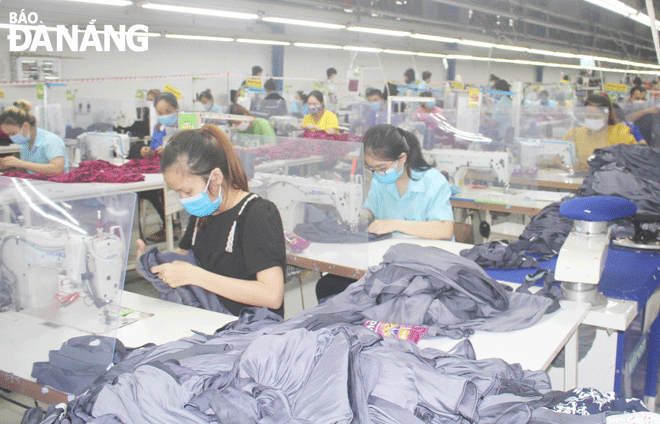 Da Nang-based businesses are worried because of the lending interest rates rise and limited credit room. IN THE PHOTO: Workers at the Pi Vina Da Nang Co., Ltd based in the Hoa Khanh Industrial Park, Lien Chieu District. Photo: M.Q