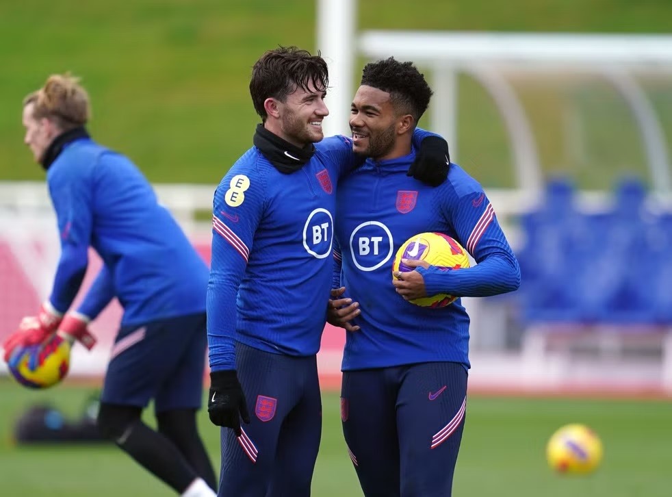 James (trái) và Chilwell không thể dự vòng chung kết World Cup 2022 cùng đội tuyển Anh vì chấn thương. Ảnh: AFP