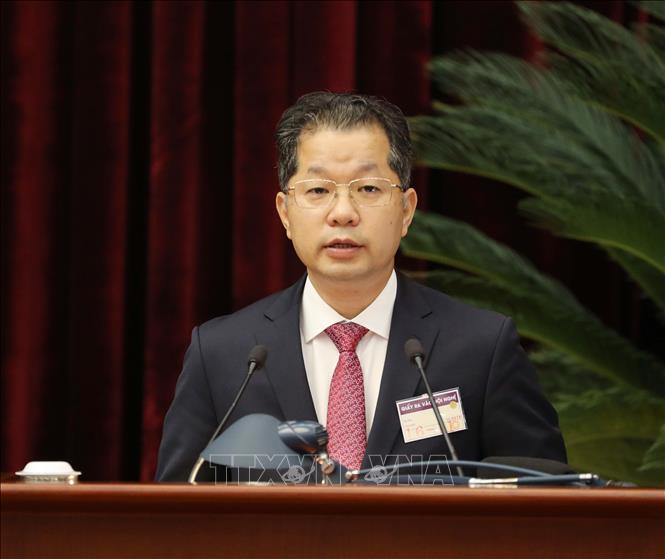 Da Nang Party Committee Secretary Nguyen Van Quang speaking at the conference