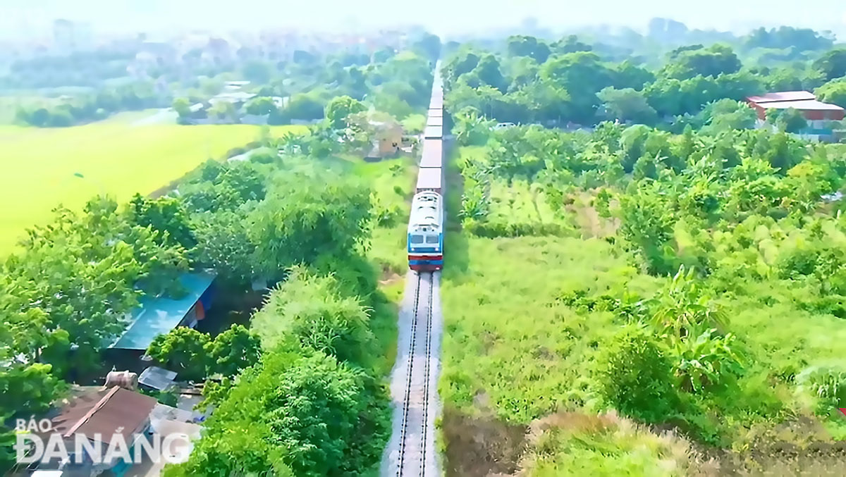 The railway sector resumed operations of SE21/22 trains on the Da Nang and HCMC route today, November 18. Photo: THANH LAN