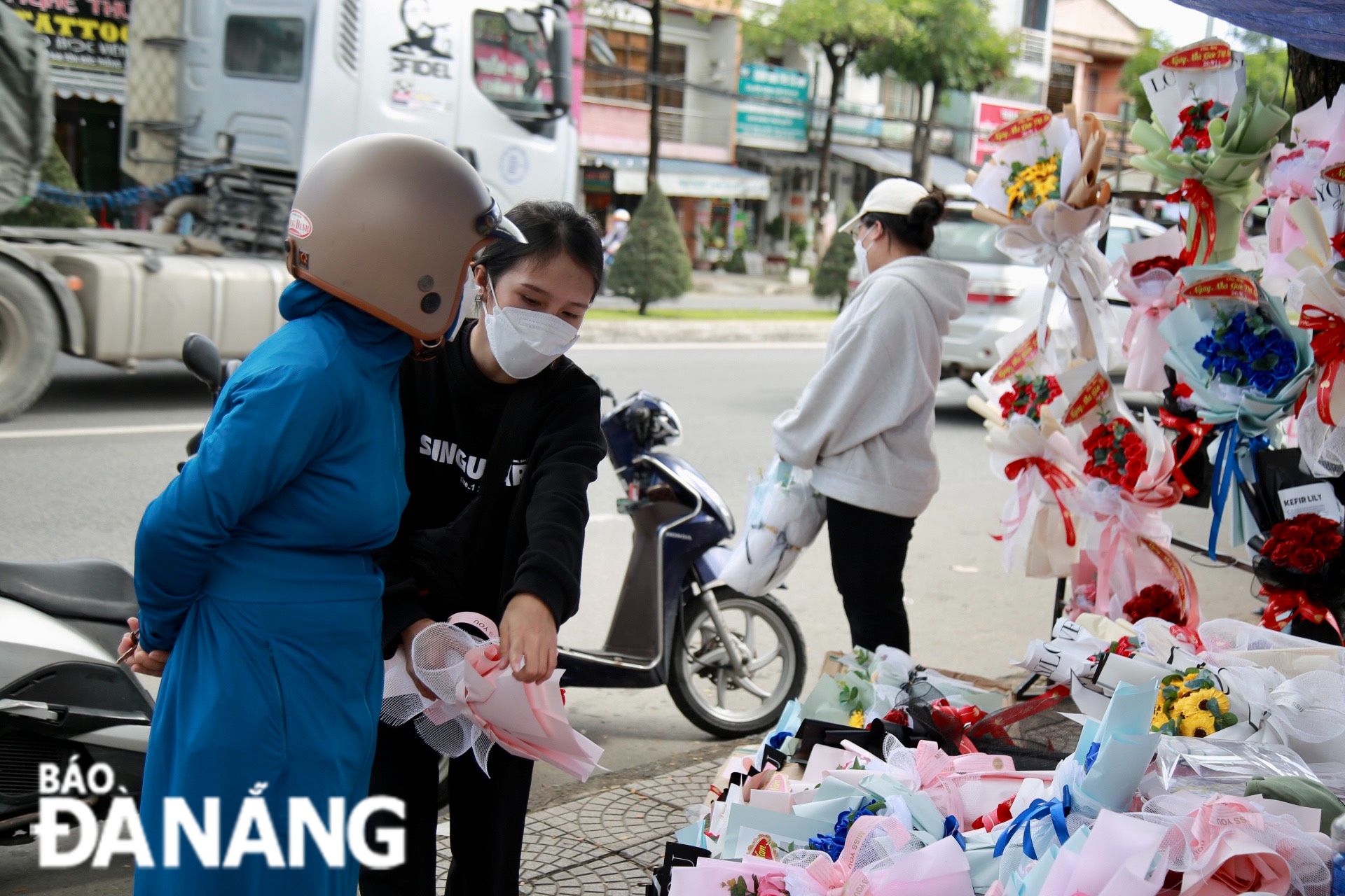 Most flowers are sold out although the prices of flowers increase sharply.