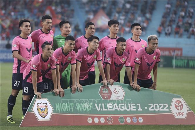 Đội hình ra sân của CLB Hồng Lĩnh Hà Tĩnh trong trận đấu gặp CLB Hà Nội ngày 13-11-2022. Ảnh: Minh Quyết/TTXVN