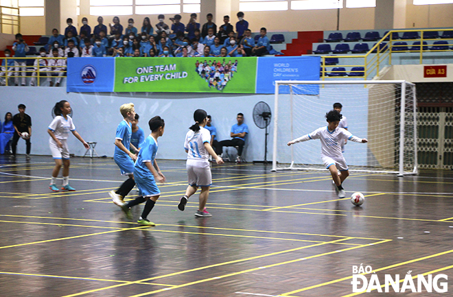 Children from all over the world participated in football exchange matches during the celebration for World Children's Day held in Da Nang. Photo: X.D