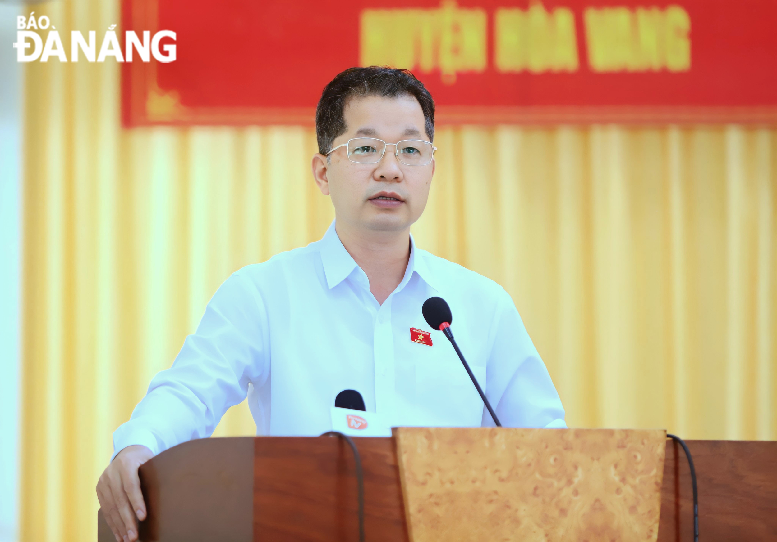 Bí thư Thành ủy Nguyễn Văn Quảng phát biểu tại buổi tiếp xúc cử tri. Ảnh: NGỌC PHÚ