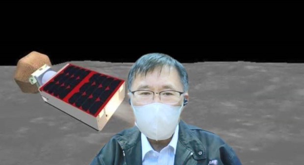 Giáo sư Tatsuaki Hashimoto thông báo về thất bại của dự án tàu đổ bộ xuống Mặt Trăng Omotenashi (Nguồn: Kyodo)