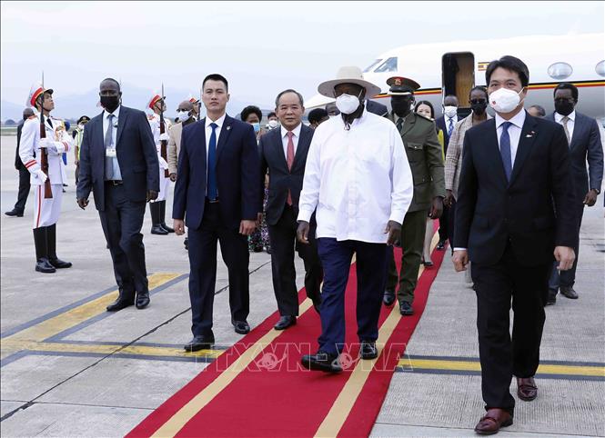 Lễ đón Tổng thống Cộng hòa Uganda Yoweri Kaguta Museveni tại Sân bay Quốc tế Nội Bài. Ảnh: An Đăng/TTXVN