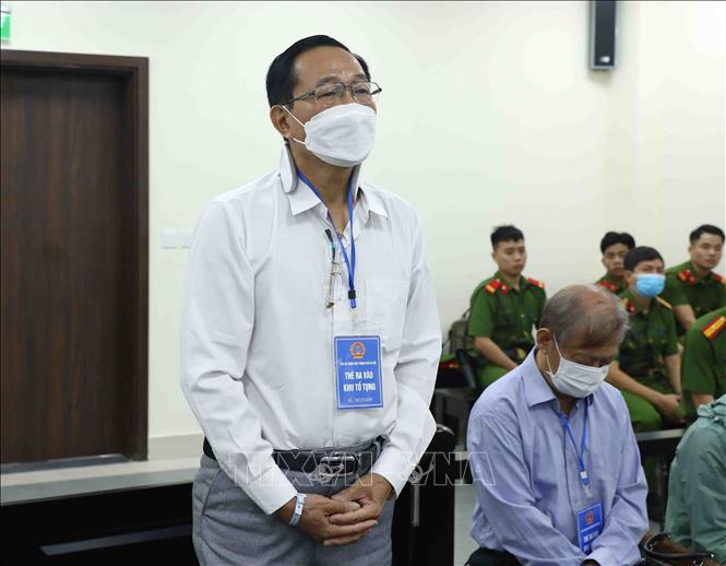 Bị cáo Cao Minh Quang (sinh năm 1956, cựu Thứ trưởng Bộ Y tế) khai báo trước toà. Ảnh: Phạm Kiên/TTXVN