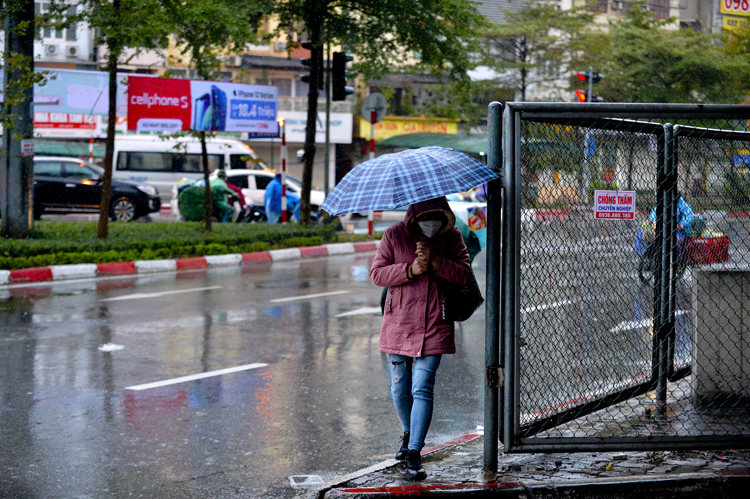 Bắc Bộ và Thanh Hóa có mưa rào và dông.