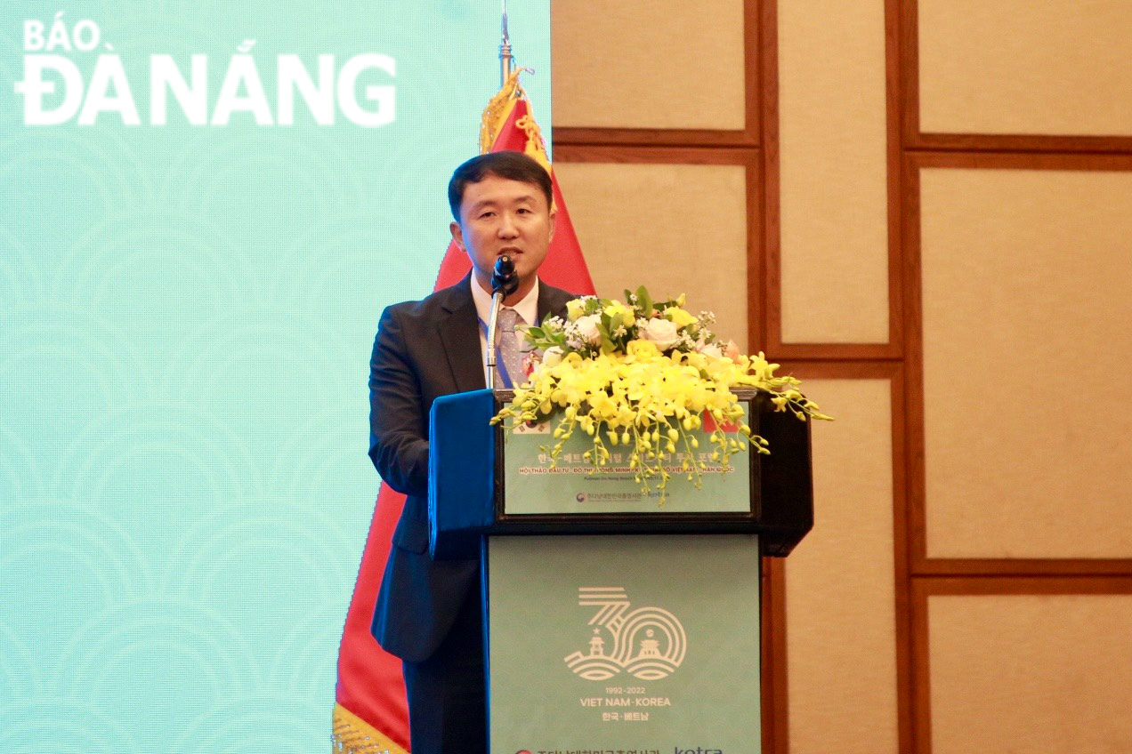 Ông Kim Woon Tae – Giám đốc Cơ quan Xúc tiến Thương mại và Đầu tư Hàn Quốc (KOTRA) Đà Nẵng phát biểu tại hội thảo