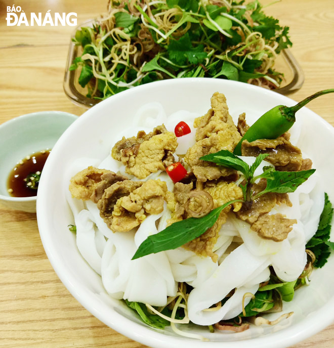 Mỳ Quảng là món ăn dân dã, đặc trưng của xứ Quảng, được Tổ chức Kỷ lục châu Á xác lập là 1 trong 12 món ăn Việt Nam đạt “Giá trị ẩm thực châu Á”. Ảnh: A.Q