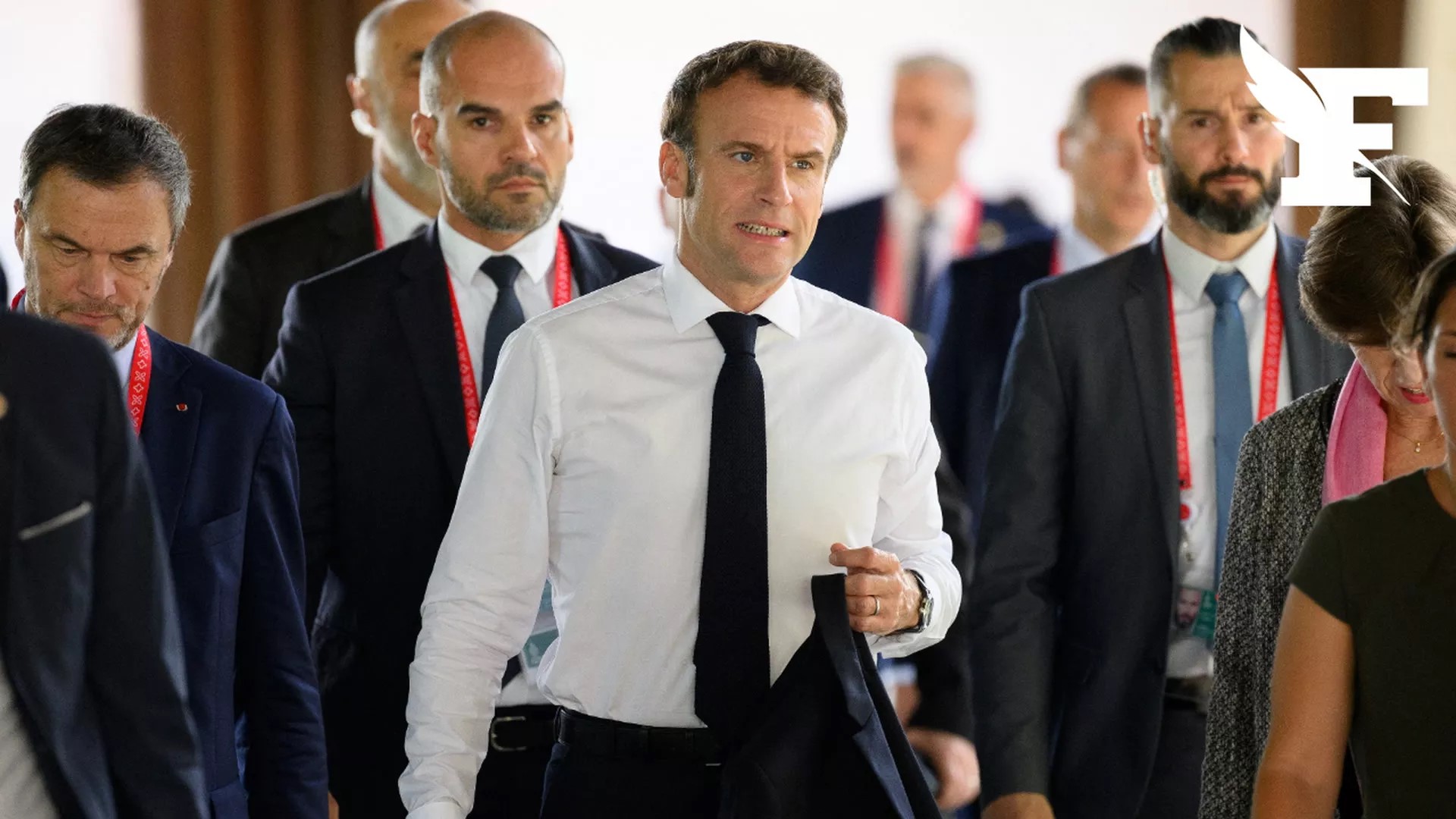 Tổng thống Pháp Emmanuel Macron chỉ trích Mỹ bán giá khí đốt quá cao cho EU.  Ảnh: Reuters	