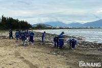 Thu gom hơn 250 tấn rác tấp vào các bãi biển