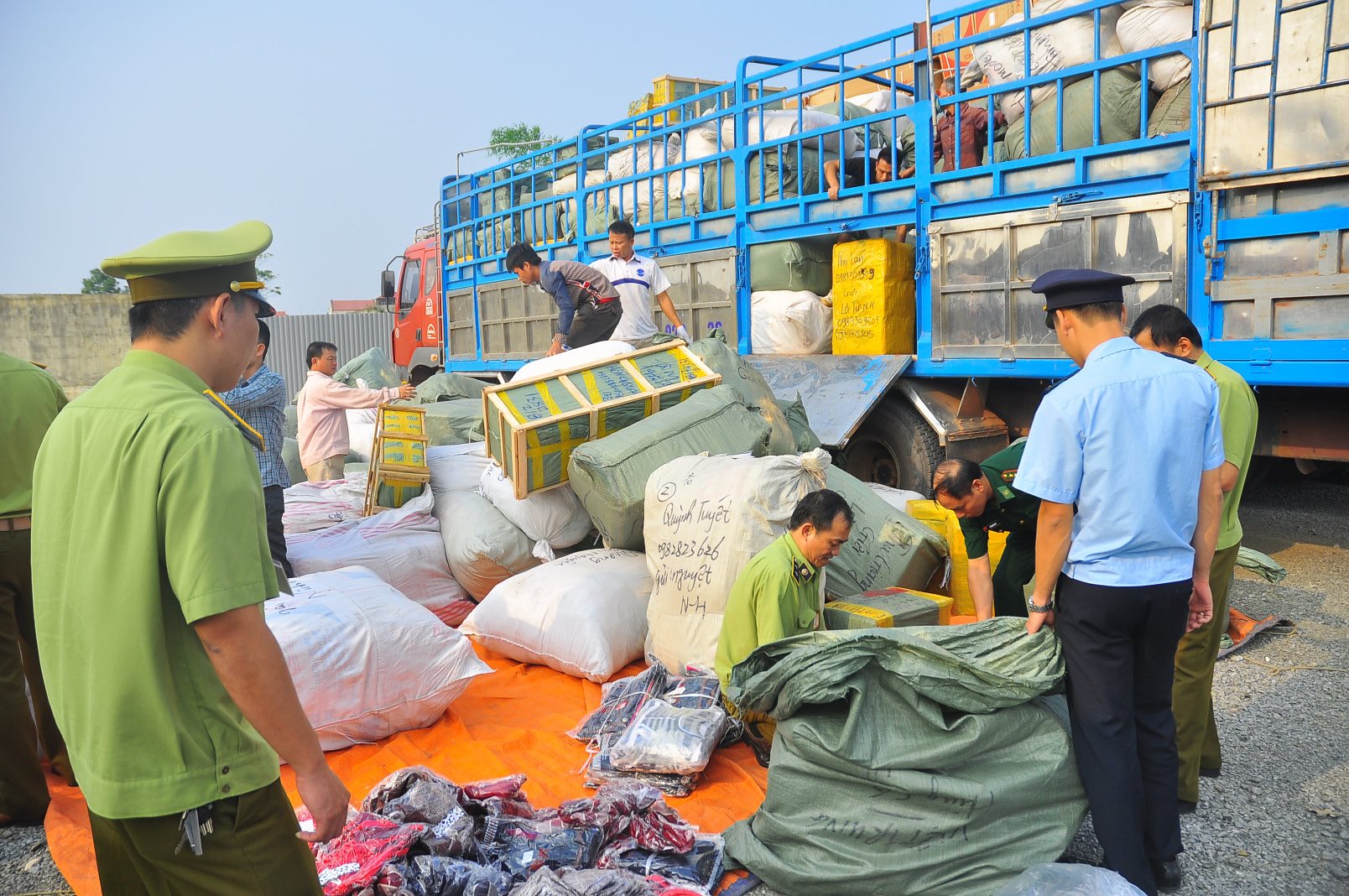 Ngành giao thông mở đợt cao điểm tham gia đấu tranh chống buôn lậu, gian lận thương mại và hàng giả