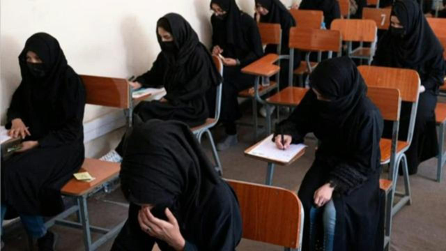 Taliban cấm nữ giới Afghanistan tiếp cận giáo dục