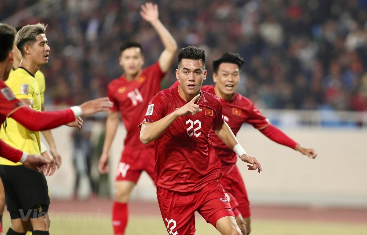 Thắng đậm Malaysia, Việt Nam trở lại ngôi đầu bảng B AFF Cup 2022