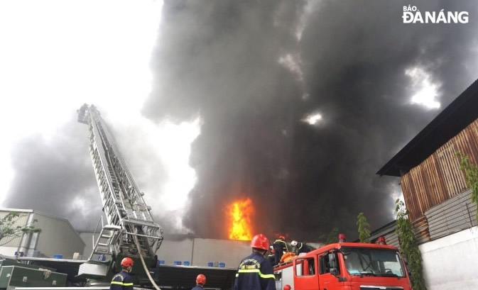Cháy tại công ty nhựa trong Khu công nghiệp Hòa Khánh