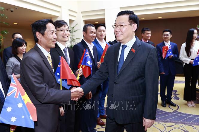 Chủ tịch Quốc hội Vương Đình Huệ với cộng đồng người Việt tại Australia. Ảnh: Doãn Tấn/TTXVN