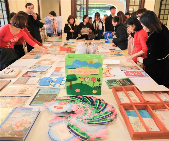 Các bài dự thi Đại sứ văn hóa đọc năm 2022 được trưng bày, giới thiệu tại lễ trao giải. Ảnh: Thanh Tùng/TTXVN