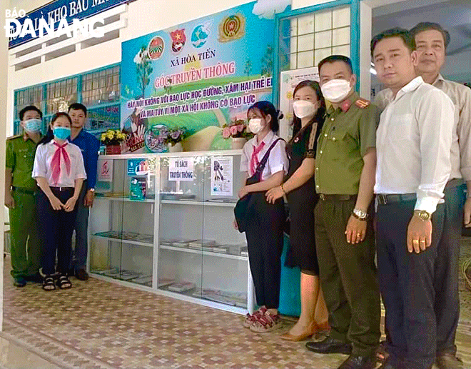 Violence prevention poster is being display at the Nguyen Phu Huong Junior High School located in Hoa Tien Commune, Hoa Vang District. Photo: T.P