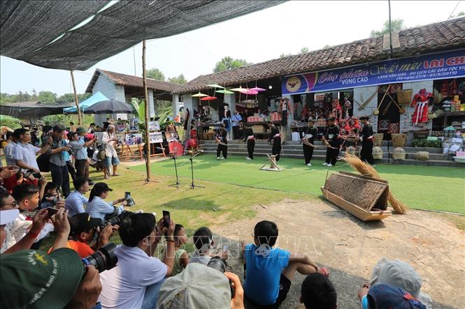 Không gian chợ vùng cao tại Làng văn hoá du lịch các dân tộc Việt Nam. Ảnh tư liệu: Trọng Đạt/TTXVN