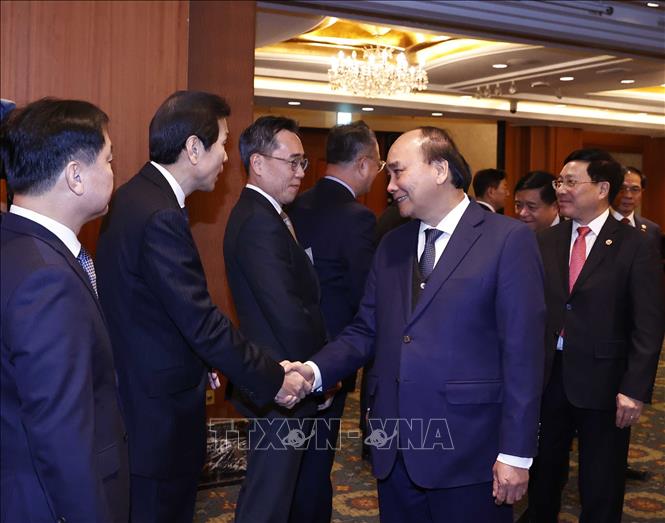 Chủ tịch nước Nguyễn Xuân Phúc với các doanh nghiệp lớn Hàn Quốc. Ảnh: Thống Nhất/TTXVN