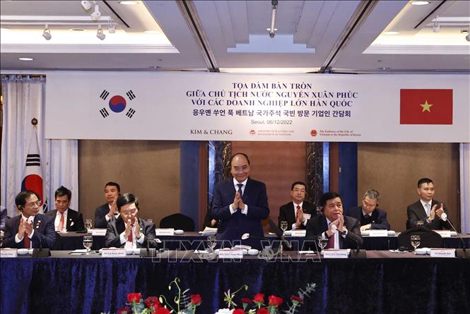 Chủ tịch nước Nguyễn Xuân Phúc dự Toạ đàm với các doanh nghiệp lớn Hàn Quốc. Ảnh: Thống Nhất/TTXVN