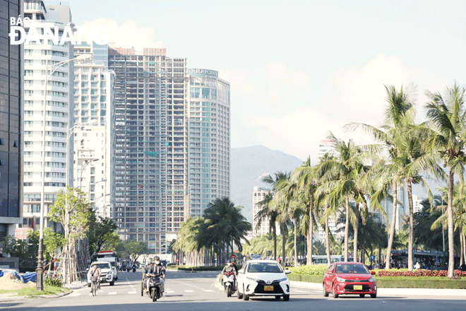 Mục tiêu của thành phố là tập trung xây dựng Đà Nẵng theo hướng đô thị sinh thái, hiện đại, thông minh. Trong ảnh: một góc đô thị dọc tuyến đường Võ Nguyên Giáp ven biển phía đông thành phố.Ảnh: NGỌC PHÚ
