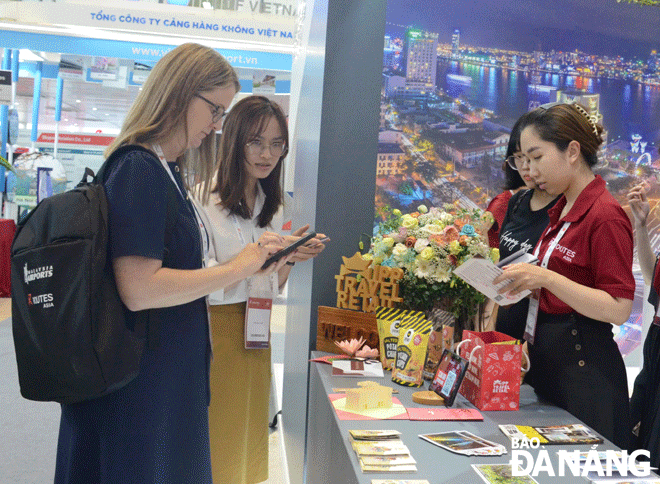 The VITM 2022 will give a chance to domestic and international businesses to promote their brands, introduce their products and build business relationships with their partners. In the photo: A show booth of the Da Nang Department of Tourism at the Asian Route Development Forum (Routes Asia) 2022. Photo: THU HA