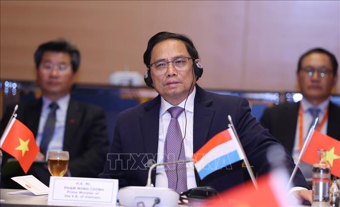 Thủ tướng Phạm Minh Chính phát biểu tại buổi tiếp các doanh nghiệp hàng đầu Luxembourg. Ảnh: Dương Giang/TTXVN