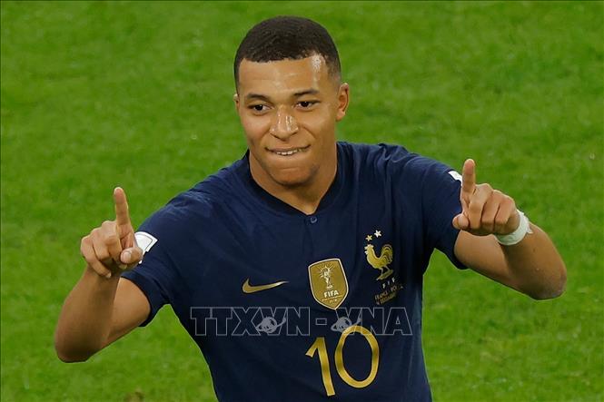 Tiền đạo tuyển Pháp Kylian Mbappe ăn mừng bàn thắng thứ hai vào lưới Ba Lan trong trận đấu vòng 1/8 Wolrd Cup 2022 ở Doha, Qatar ngày 4/12/2022. Ảnh: TTXVN